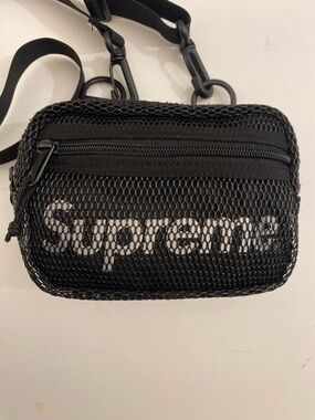 Supreme Black Mesh Shoulder Pouch with Logo ECU😍